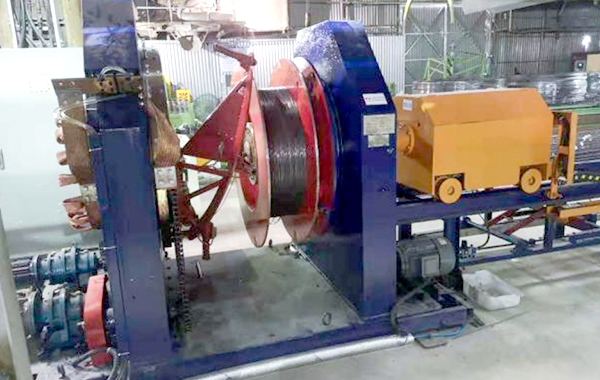 Présentation de la machine de soudage à cage CNC