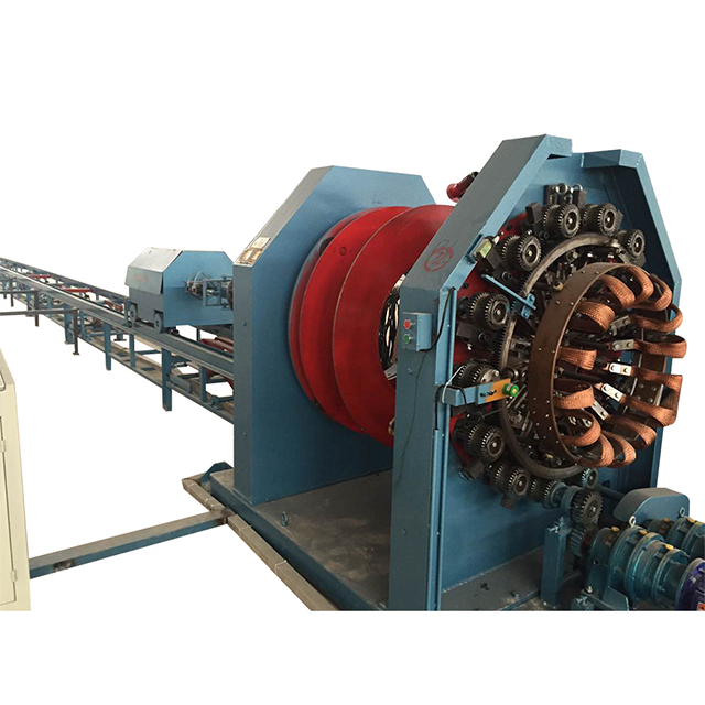 Dispositif réducteur de soudeuse à cage en acier pour poteau électrique conique.